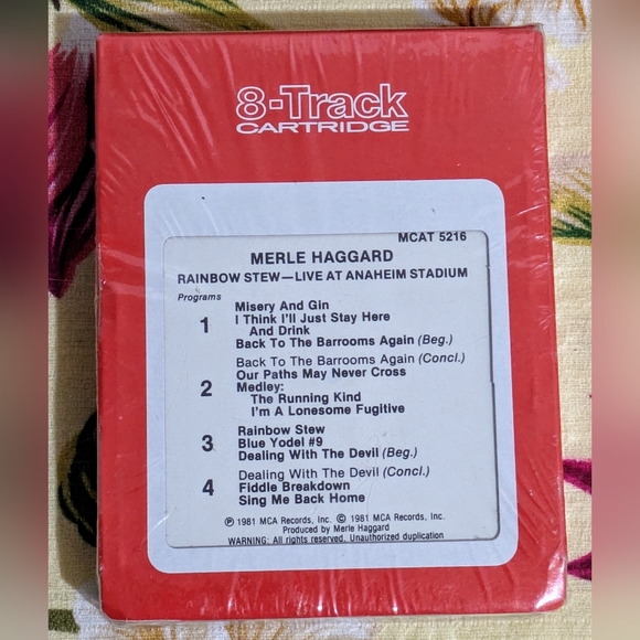 1981 8-Track Merle Haggard NEW / factory sealed Rainbow Stew ( MCA Records ) - Picture 2 of 6